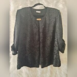 ✨ R&M Richards black bolero jacket. Elegant with a twist!